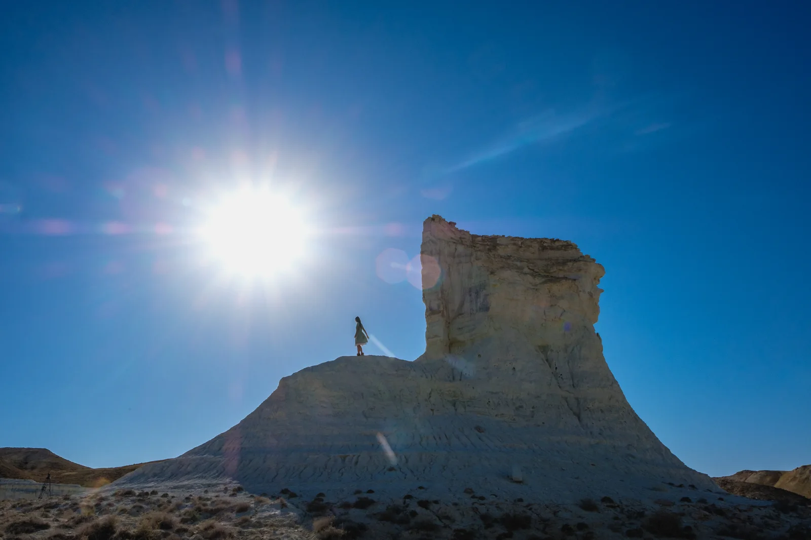 A traveller on a chalk outcrop under the midday sun